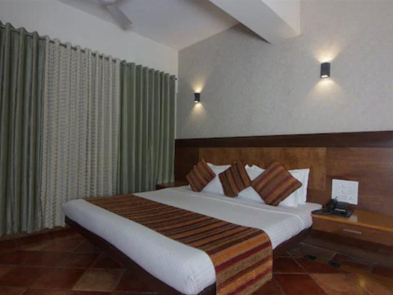 Hotel Chandralok Лонавла Екстер'єр фото