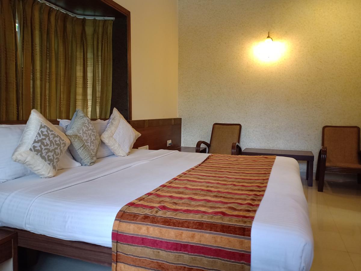 Hotel Chandralok Лонавла Екстер'єр фото