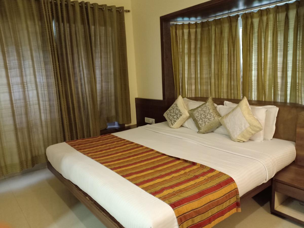 Hotel Chandralok Лонавла Екстер'єр фото