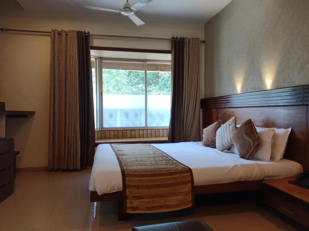 Hotel Chandralok Лонавла Екстер'єр фото