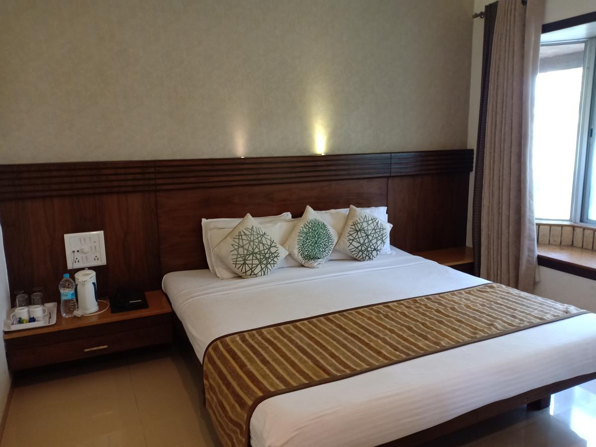 Hotel Chandralok Лонавла Екстер'єр фото