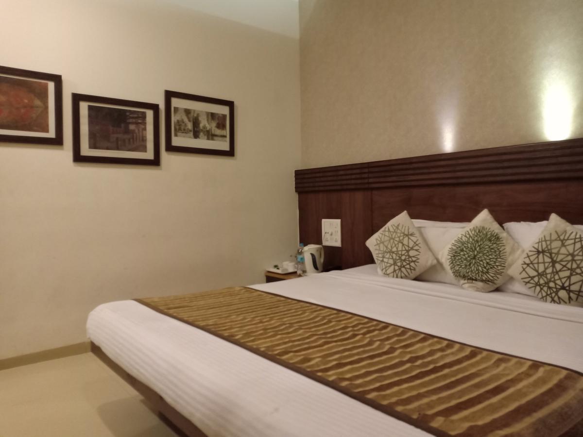 Hotel Chandralok Лонавла Екстер'єр фото
