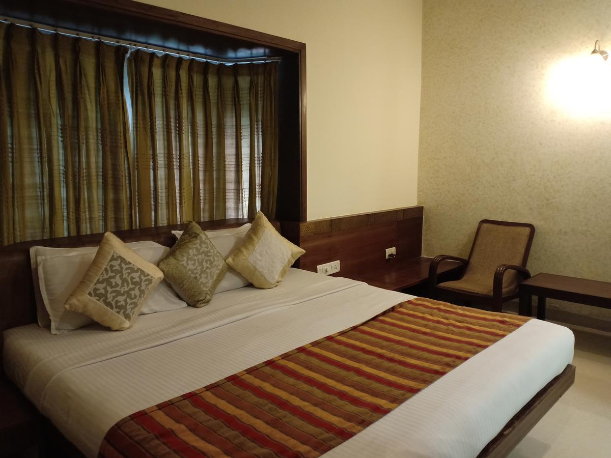 Hotel Chandralok Лонавла Екстер'єр фото